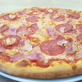 Pizzar cu experienta pe cuptor cu lemne